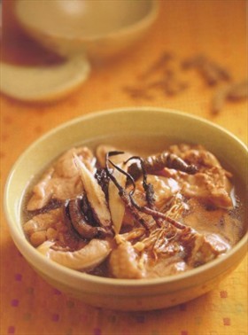 金针木耳猪肝汤