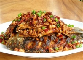 酥卤鲫鱼