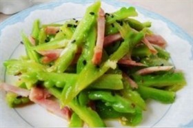 香肠拌苦瓜
