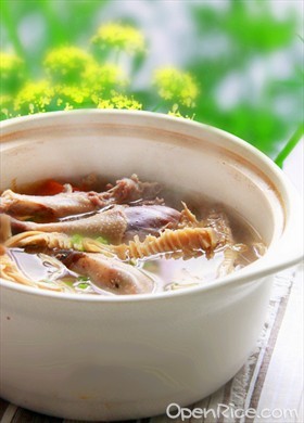 笋干老鸭煲