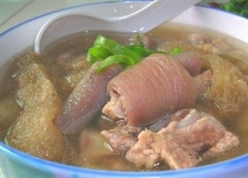 竹荪煲猪尾