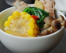 蟹味菇玉米排骨汤