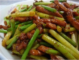 蒜苔炒肉丝