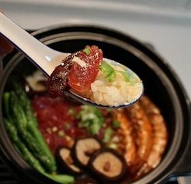 彩蔬腊味煲仔饭