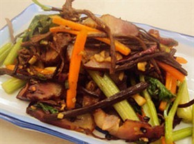 茶树菇炒腊肉