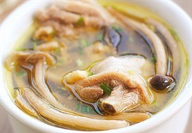 茶树菇土鸡汤
