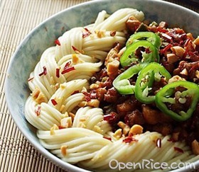 豇豆肉酱拌面