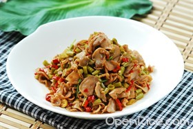 酸豆角炒鸭胗