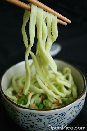 菠菜手擀面