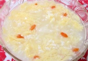 醪糟银耳枸杞羹