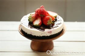草莓果粒冻芝士蛋糕