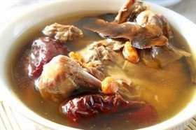 灵芝枣杞炖乳鸽