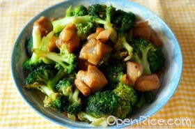 西兰花炒鸡丁