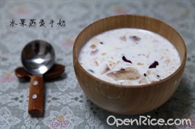 水果燕麦牛奶