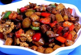桃仁干煸鸭丁