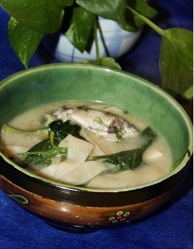 鲫鱼豆腐面片儿汤
