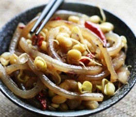 黄豆芽炒猪皮
