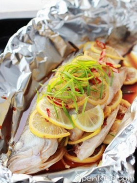 柠檬烤鲈鱼
