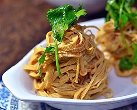 金针菇拌豆皮