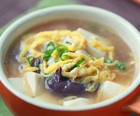 蛋丝鸭血滚豆腐