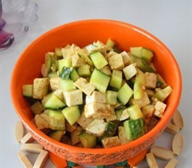 黄瓜拌豆腐