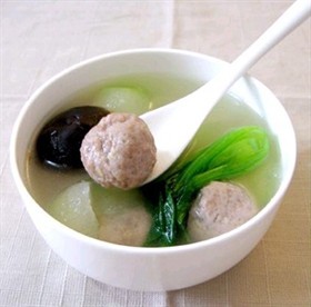 滑菇肉丸汤