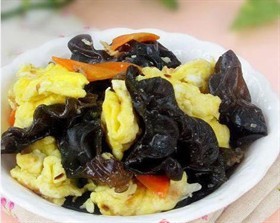 黑木耳炒鸡蛋