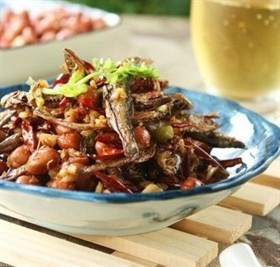 香辣小鱼干