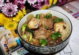 蘑菇排骨炖粉皮