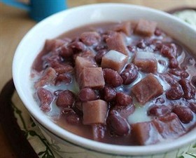 红豆芋头奶香甜汤