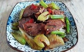西芹拌牛肉