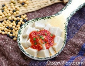 蒜蓉辣酱嫩豆腐 
